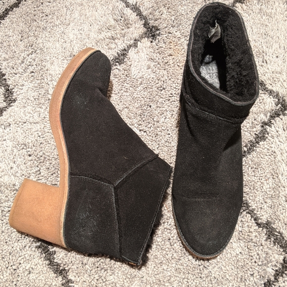 UGG Shoes - UGGS Kasen black suede ankle heeled boots women's size 11 Sherpa